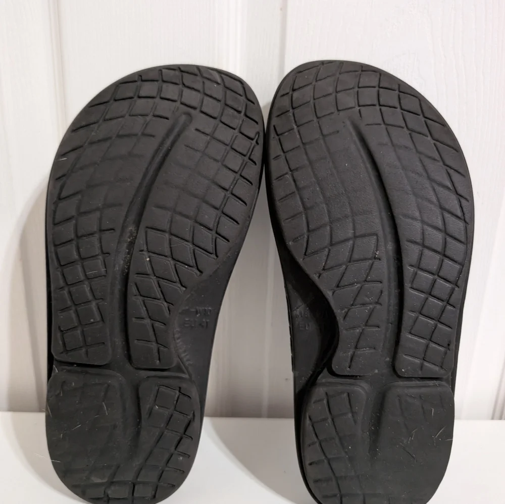 OOFOS Sandals Men Size 8 OOahh Slide Recovery Black Comfort Sport Shoe Womens 10